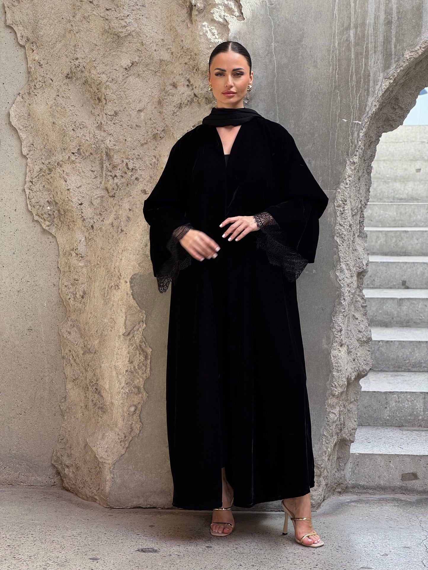 Big Sleeve Black Velvet Abaya - ROXO