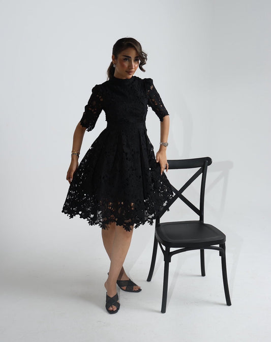 Black dantel dress.