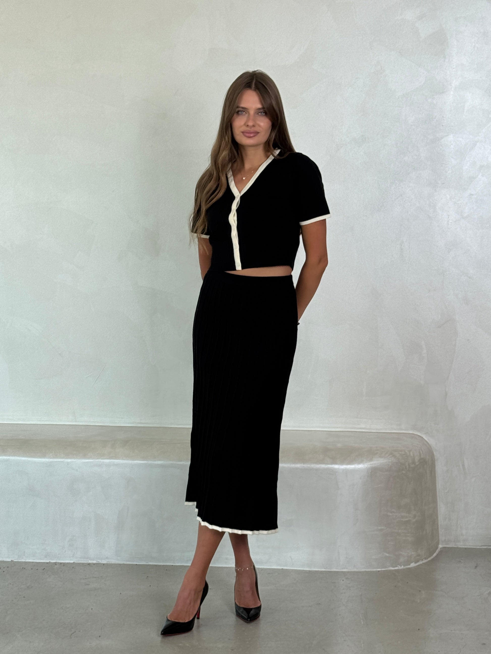 Black Knit Vest & Skirt Set - ROXO