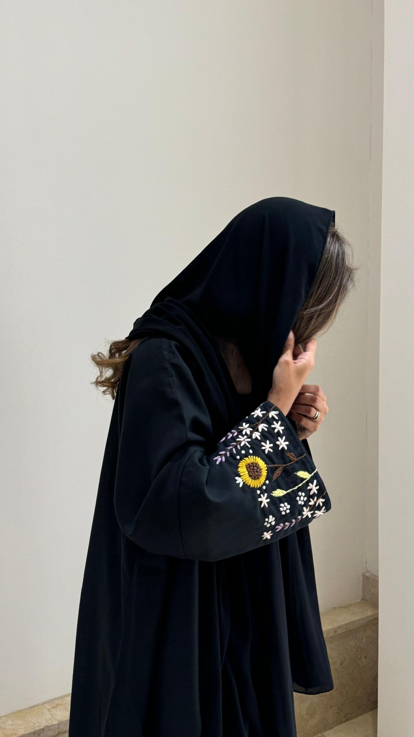 Demure Abaya in black π»πͺ»π· - ROXO