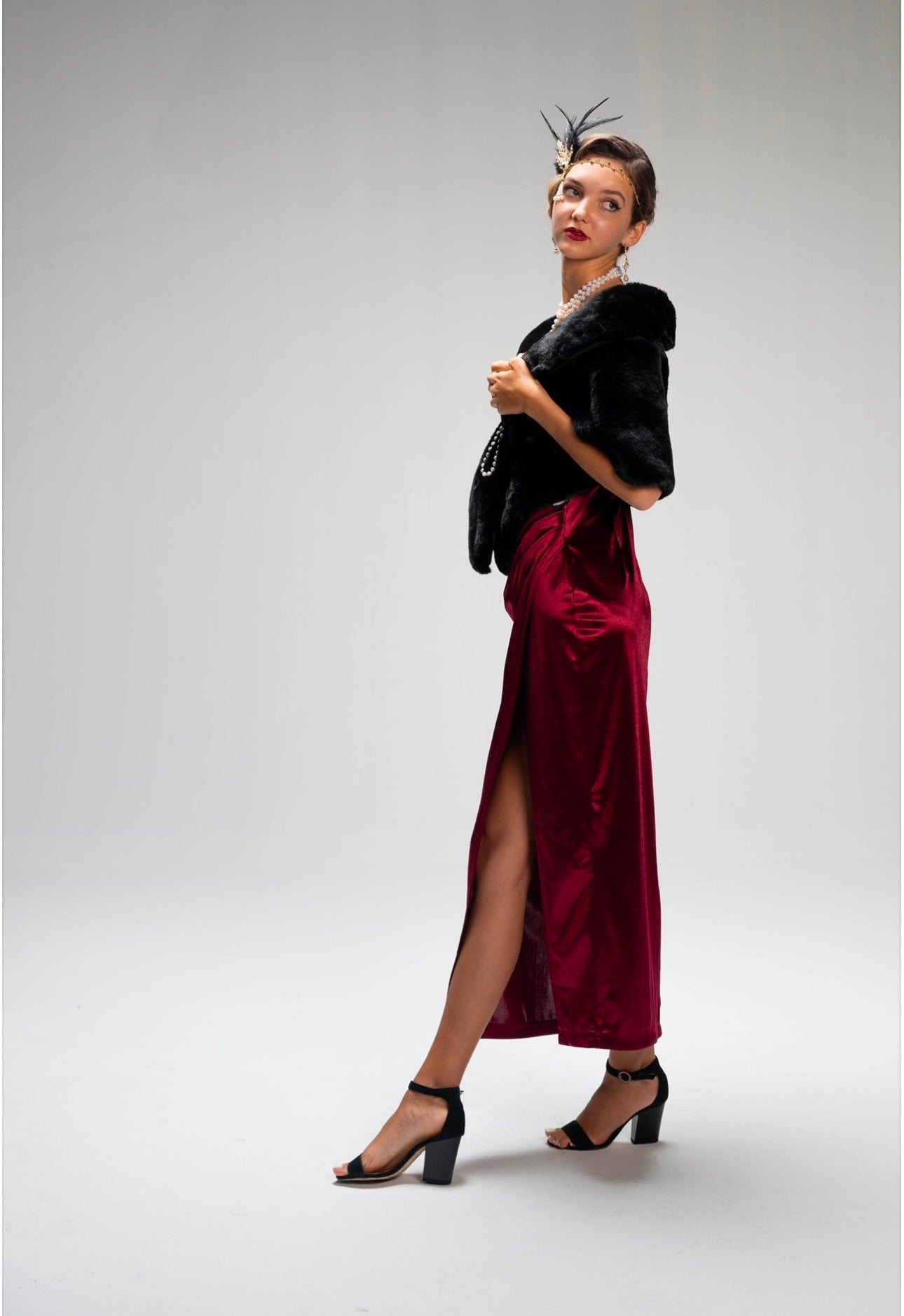 The Gatsby fur shawl in black - ROXO
