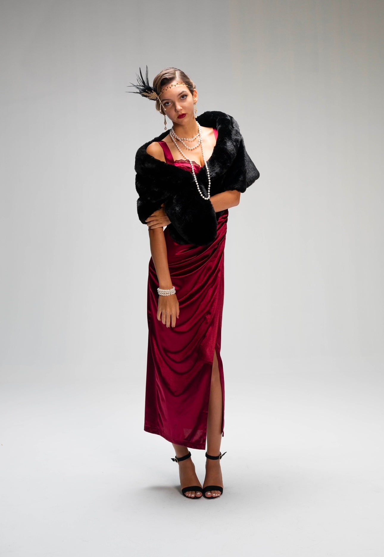 The Gatsby fur shawl in black - ROXO