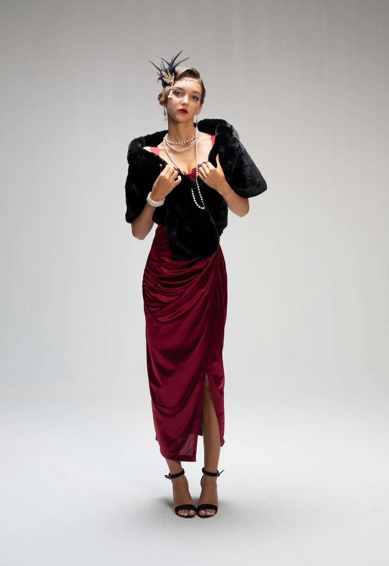 The Gatsby fur shawl in black - ROXO