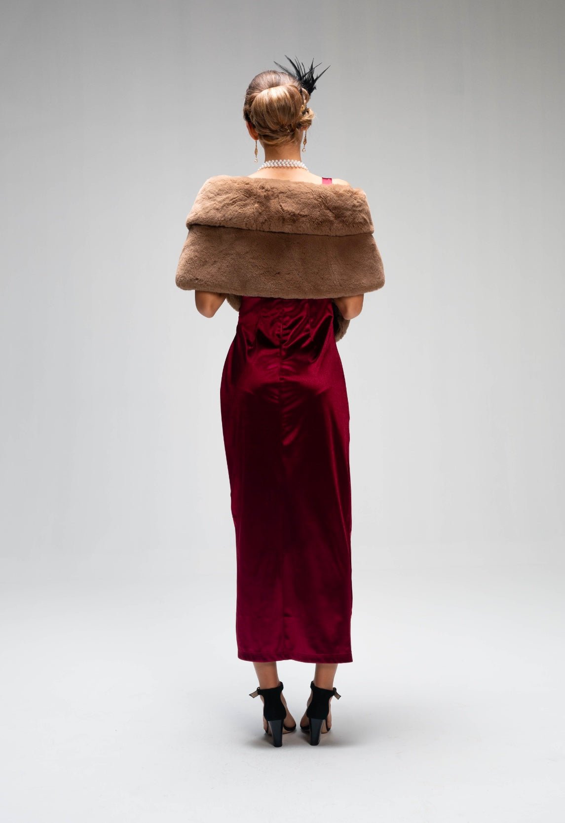 The Gatsby fur shawl in brown - ROXO