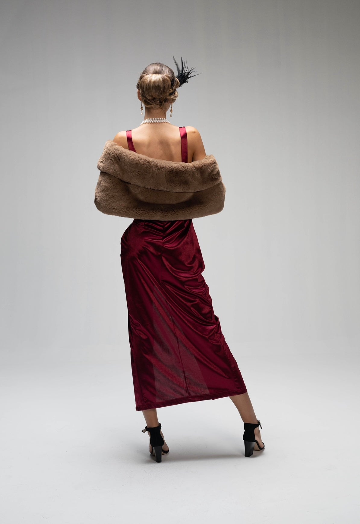 The Gatsby fur shawl in brown - ROXO