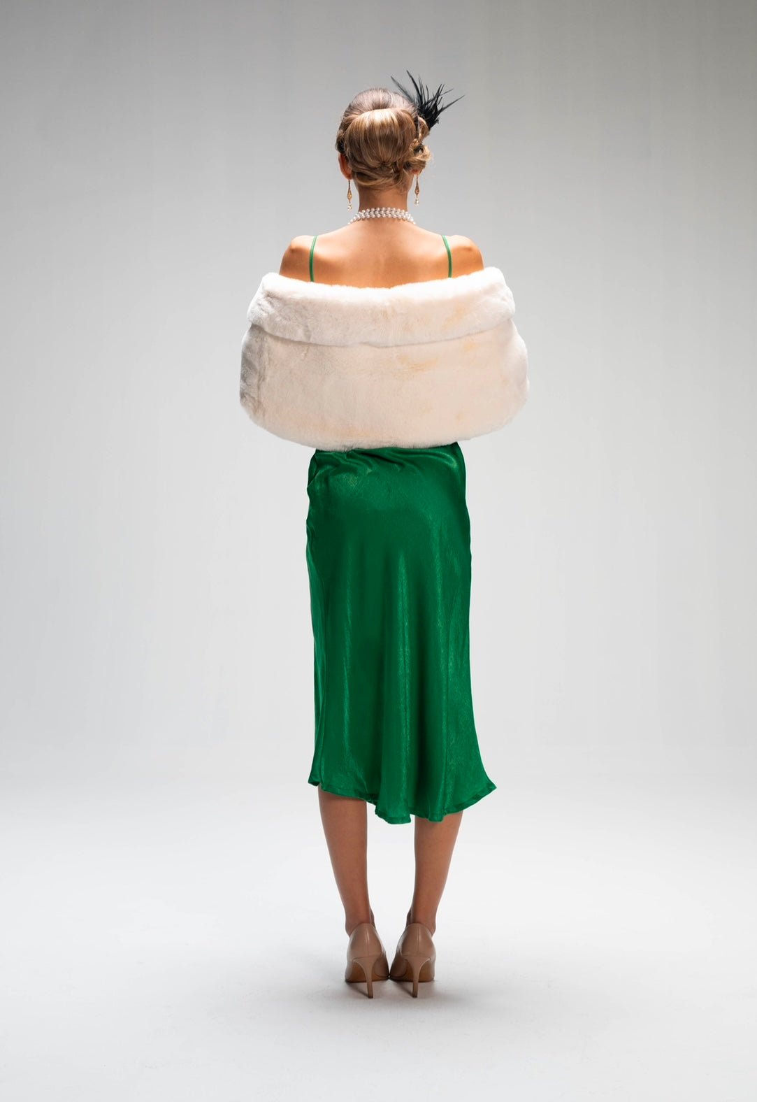 The Gatsby fur shawl in cream - ROXO