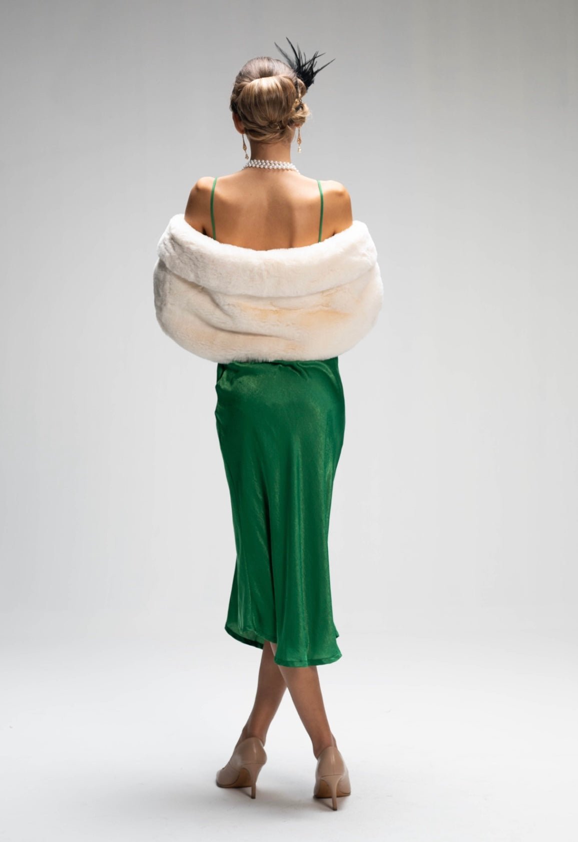 The Gatsby fur shawl in cream - ROXO
