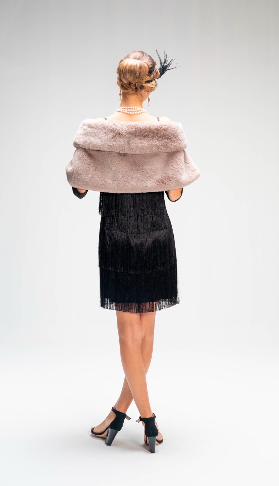 The Gatsby fur shawl in grey - ROXO