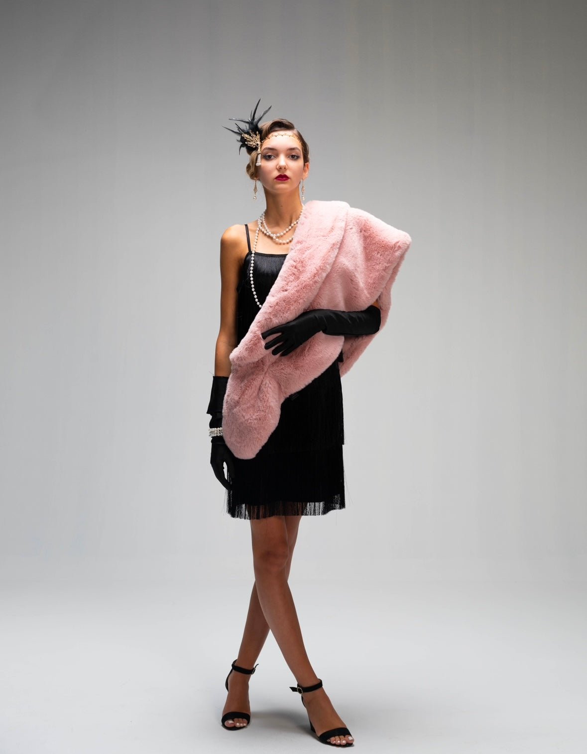 The Gatsby fur shawl in pink - ROXO