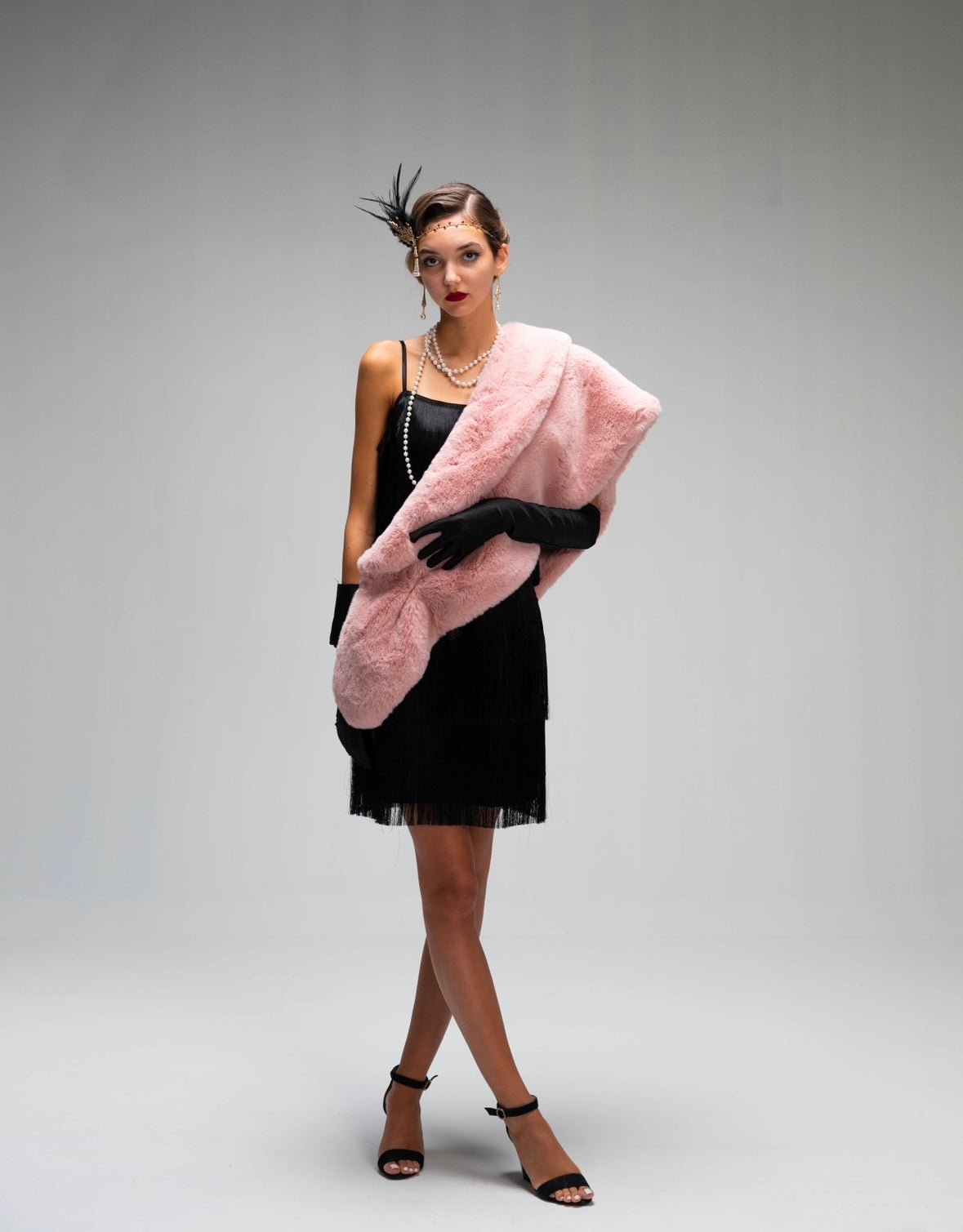 The Gatsby fur shawl in pink - ROXO