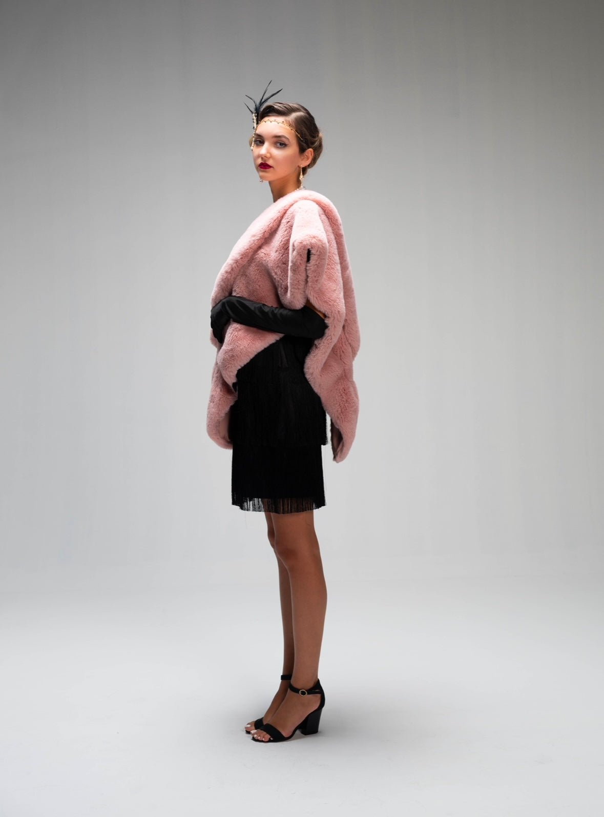 The Gatsby fur shawl in pink - ROXO
