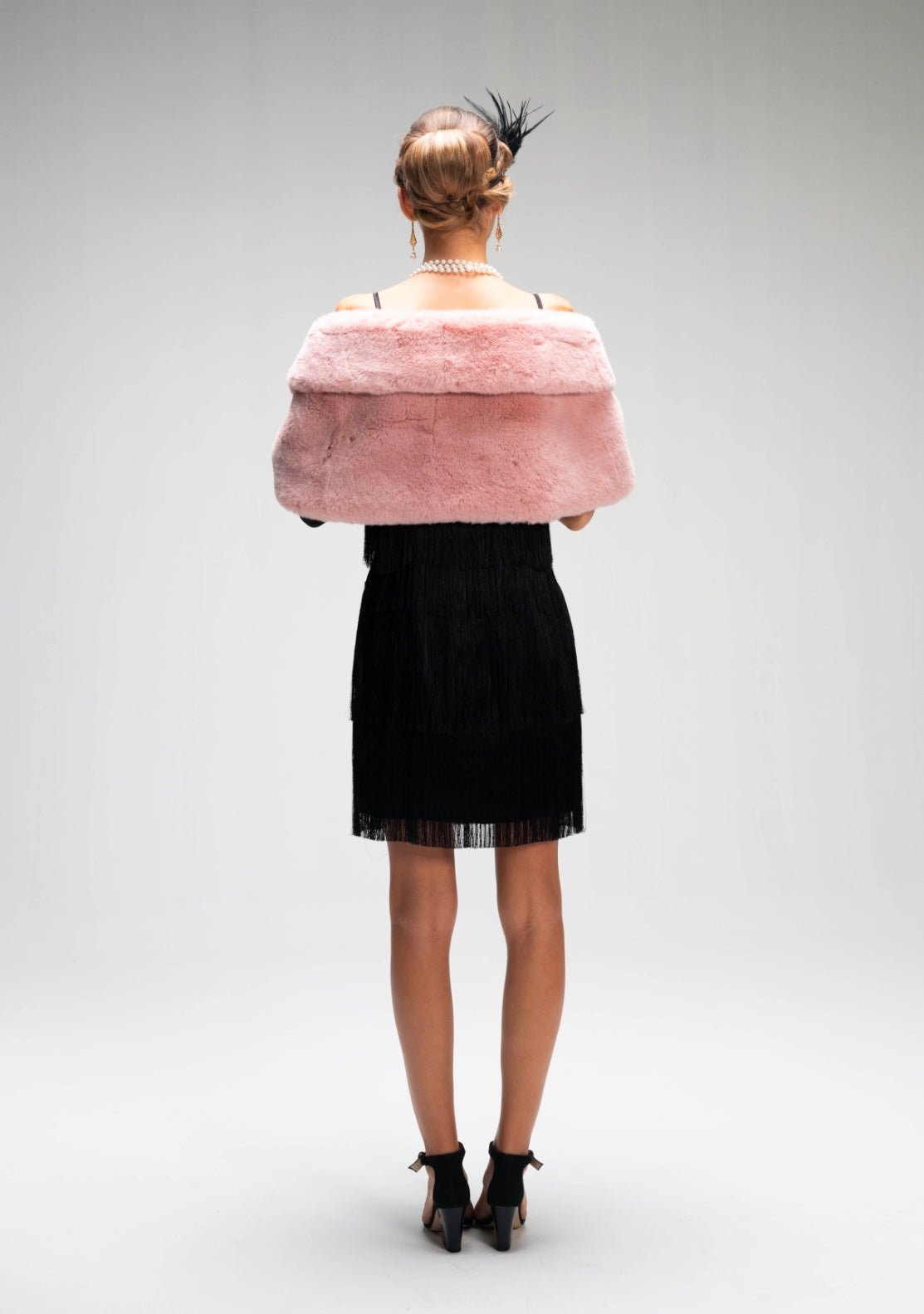 The Gatsby fur shawl in pink - ROXO