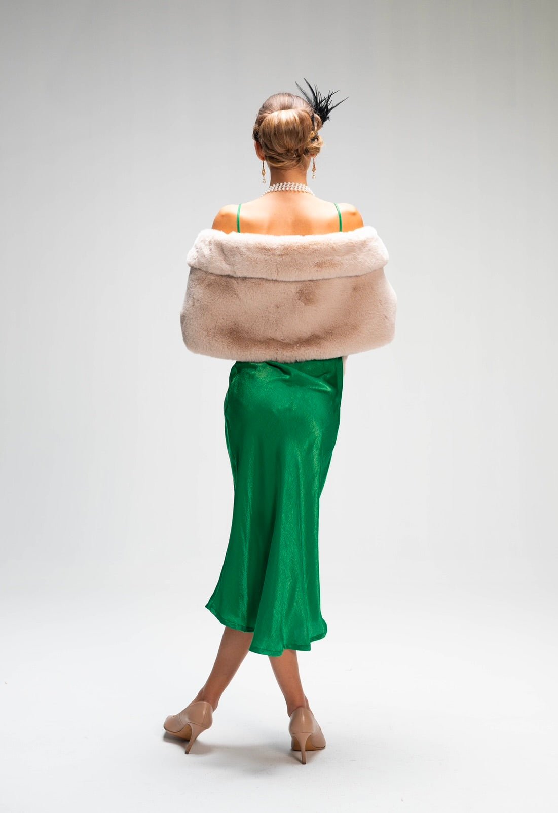 The Gatsby fur shawl in sand - ROXO