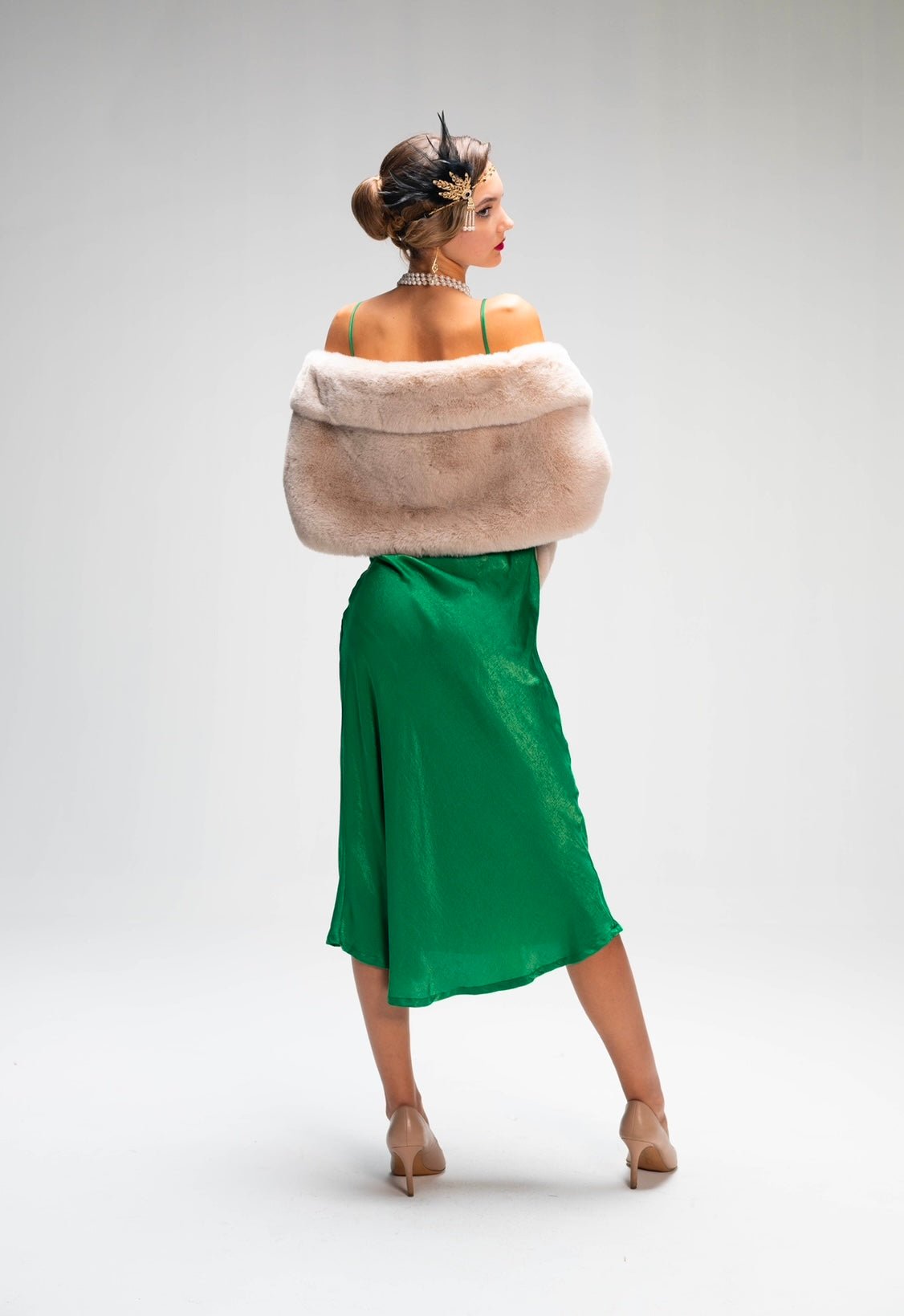 The Gatsby fur shawl in sand - ROXO