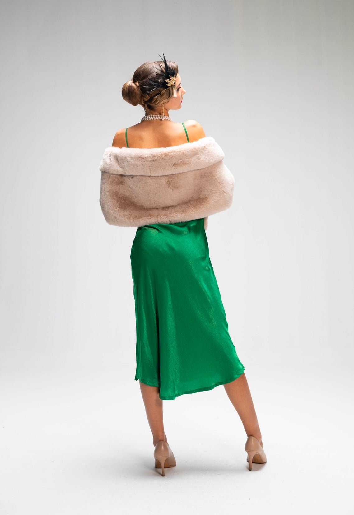The Gatsby fur shawl in sand - ROXO