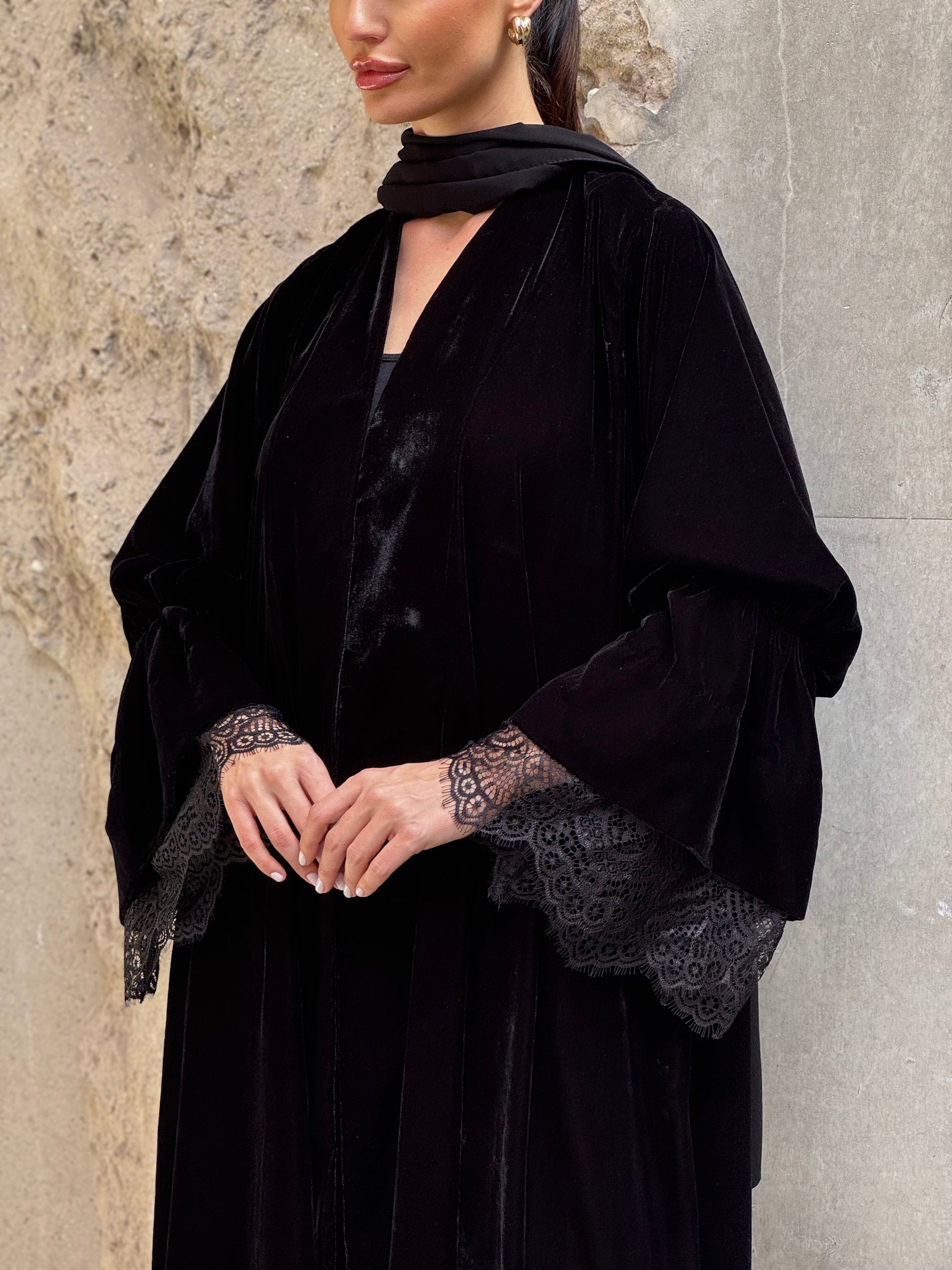 Big Sleeve Black Velvet Abaya - ROXO