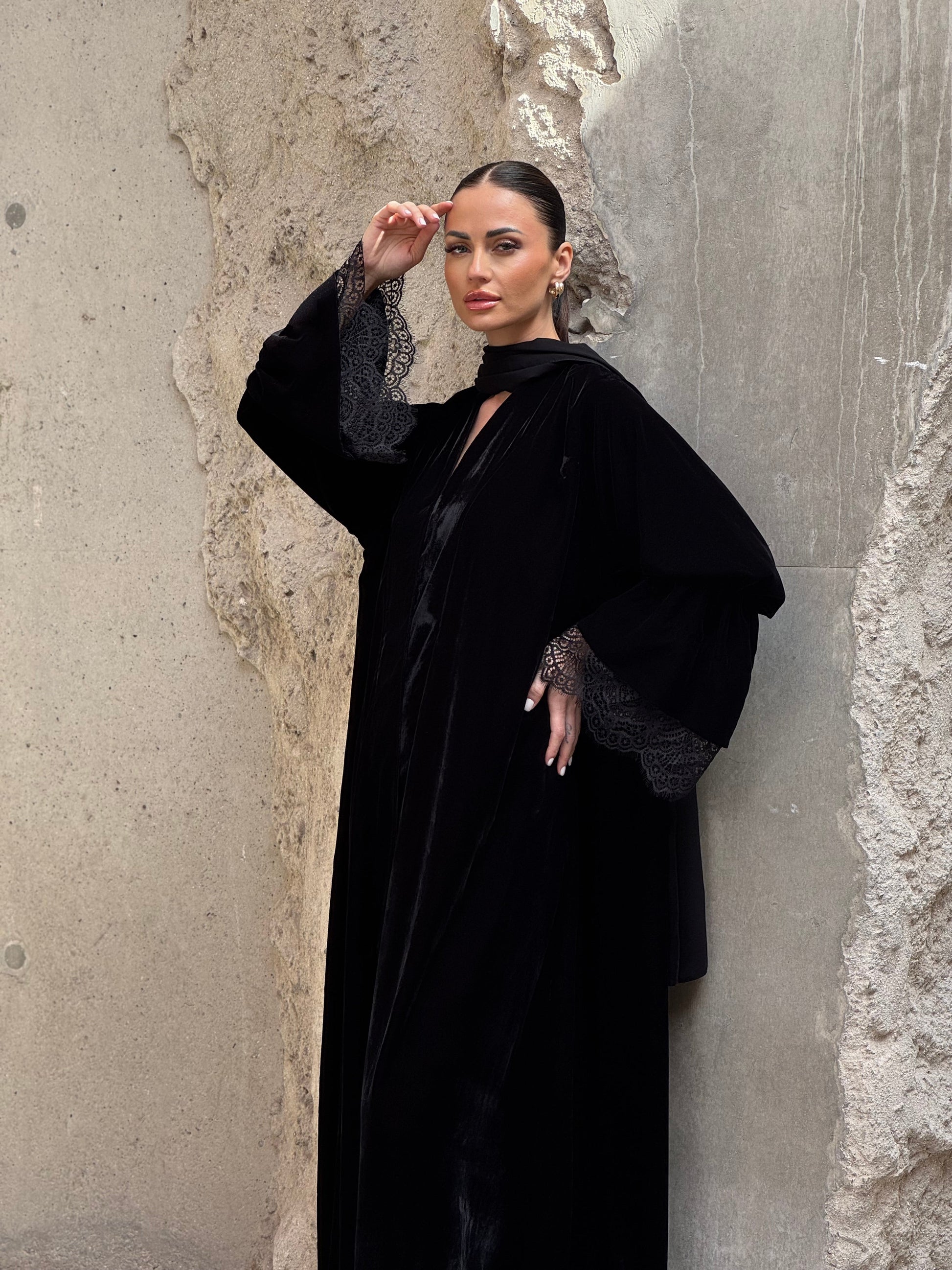 Big Sleeve Black Velvet Abaya - ROXO
