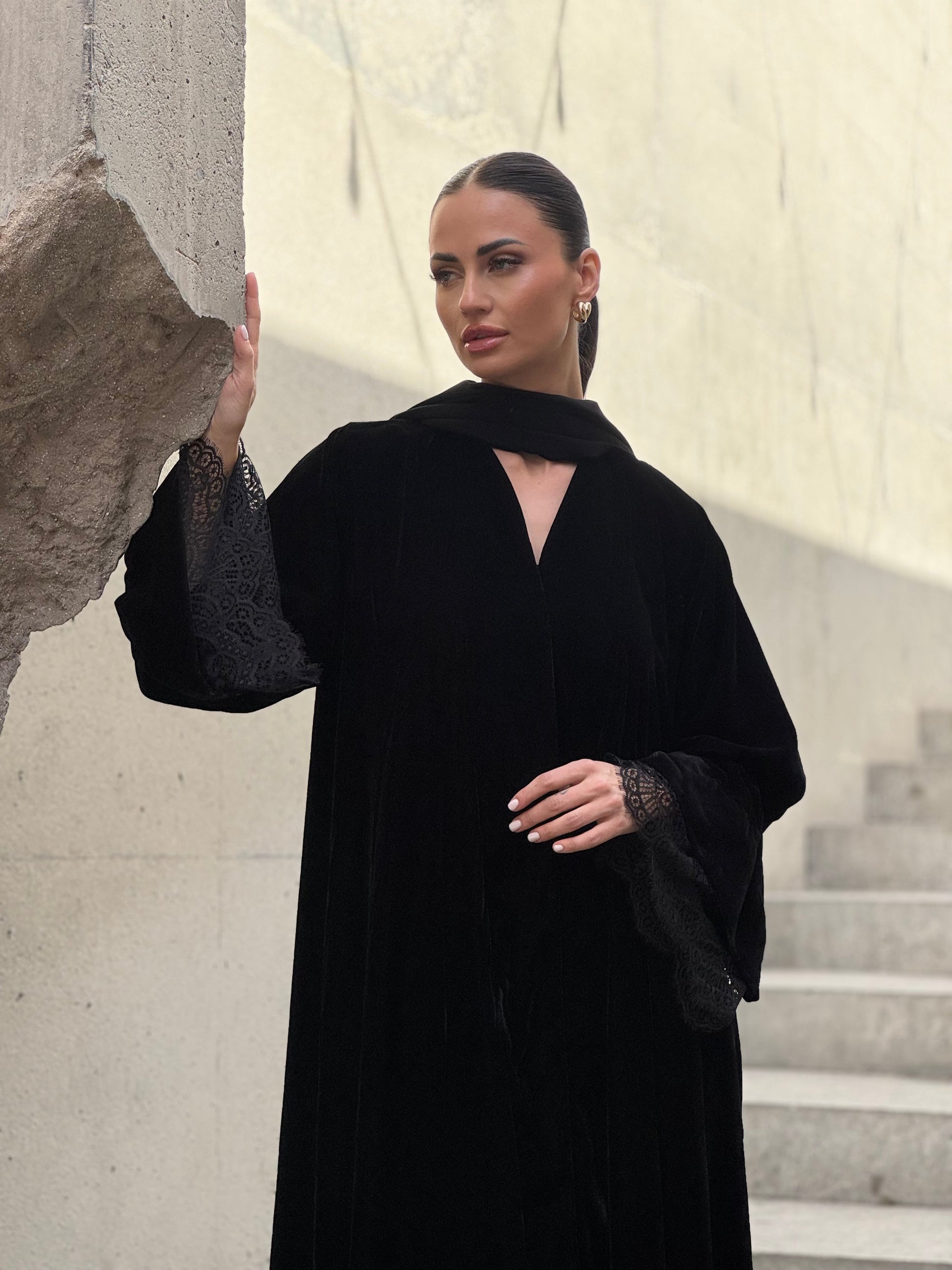 Big Sleeve Black Velvet Abaya - ROXO