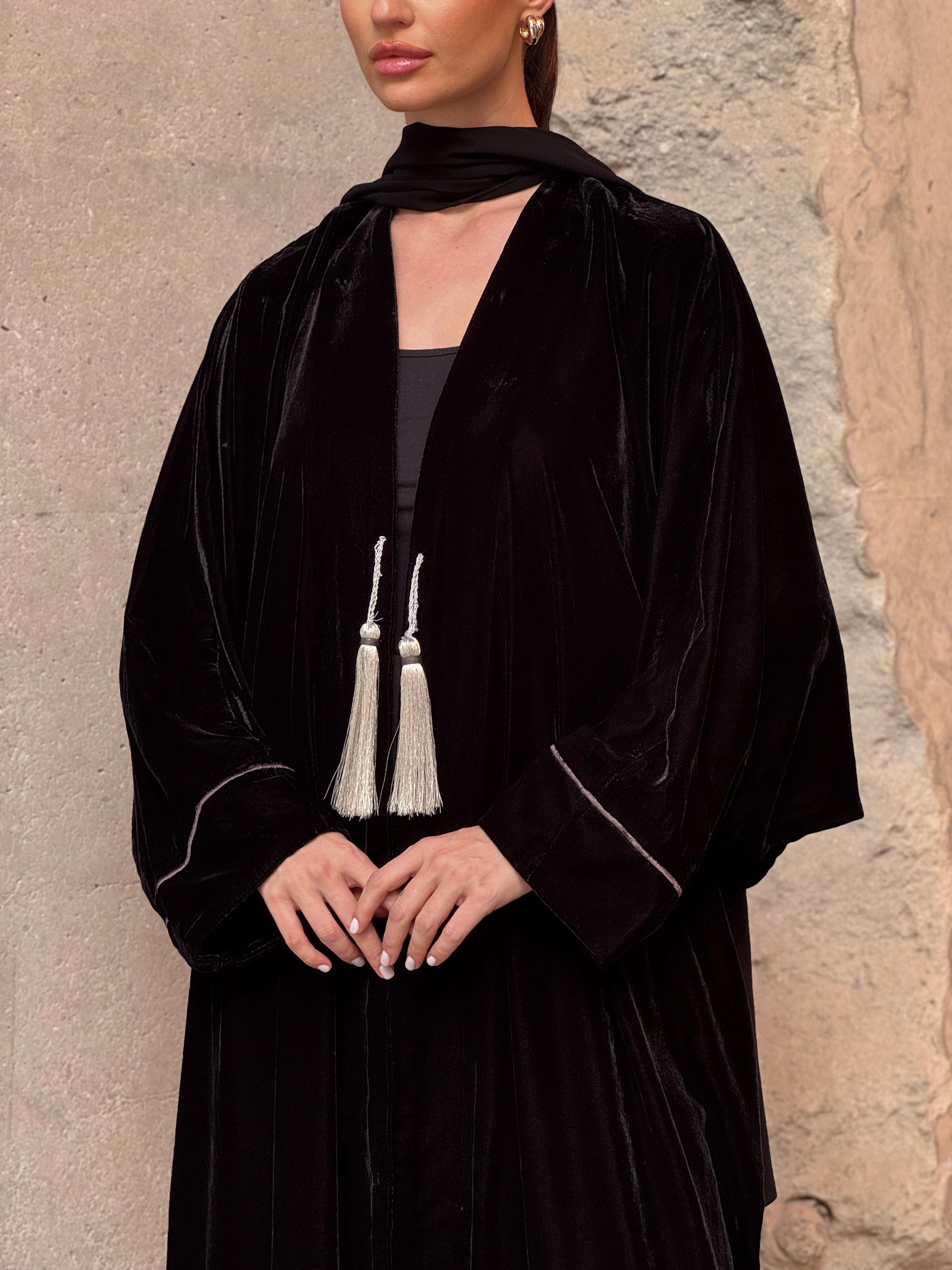 Bisht Black Velvet Abaya - ROXO