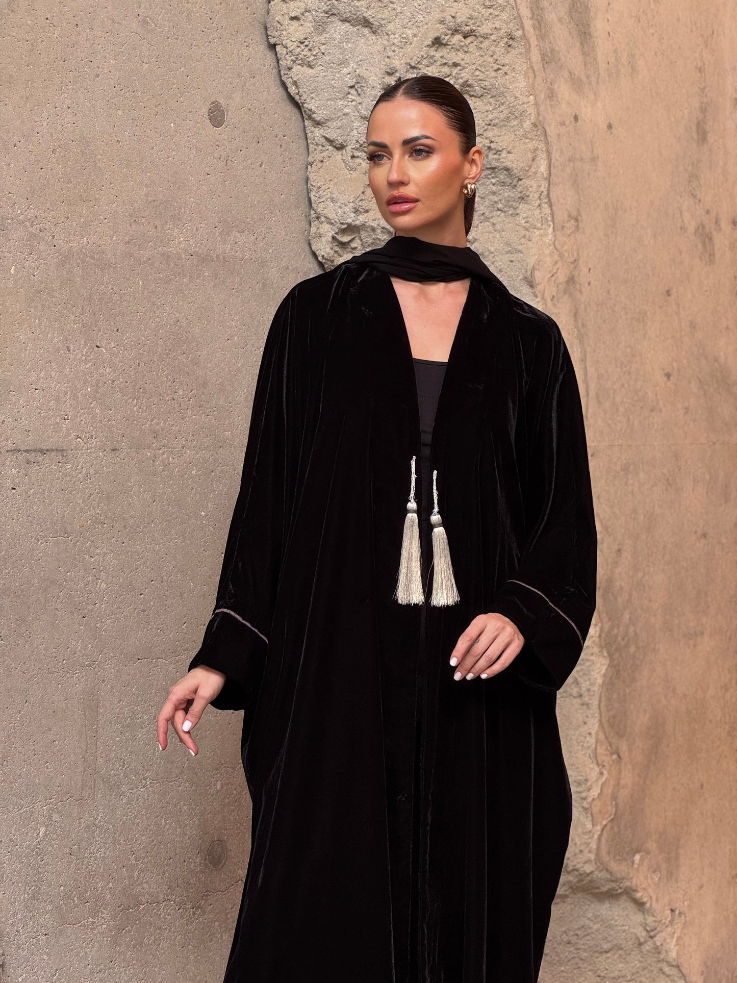 Bisht Black Velvet Abaya - ROXO