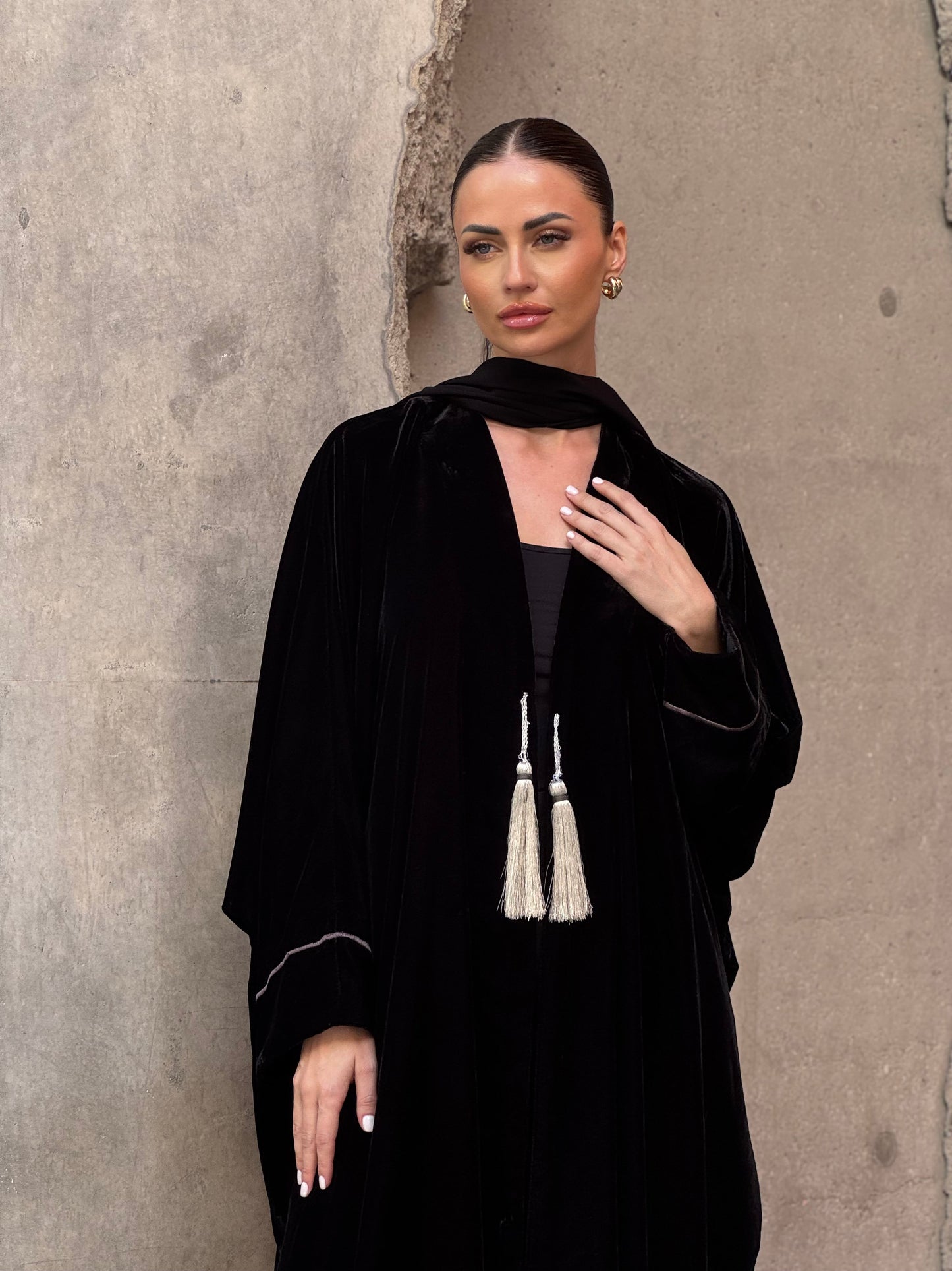 Bisht Black Velvet Abaya - ROXO