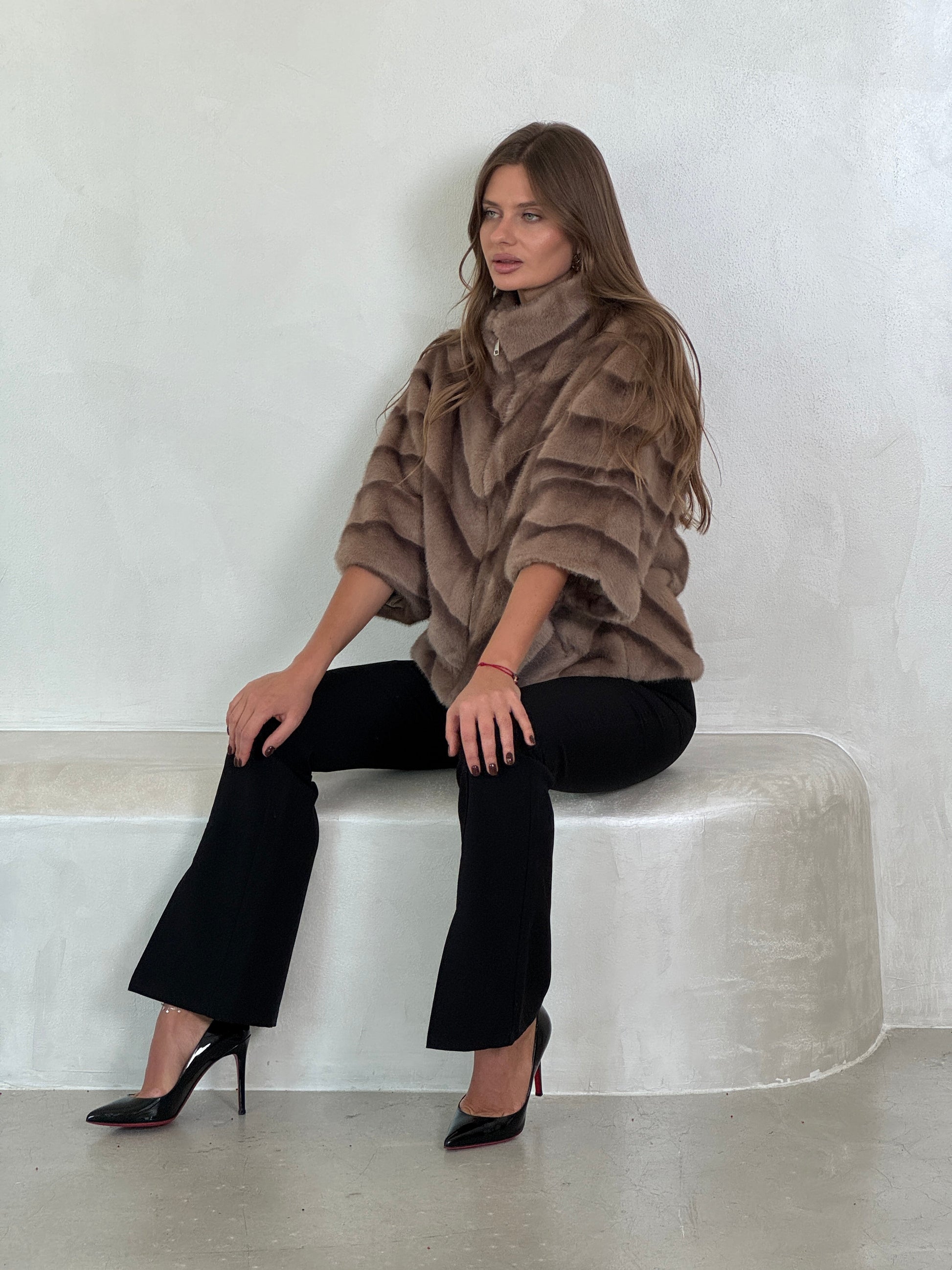 Cape jacket in faux fur - ROXO