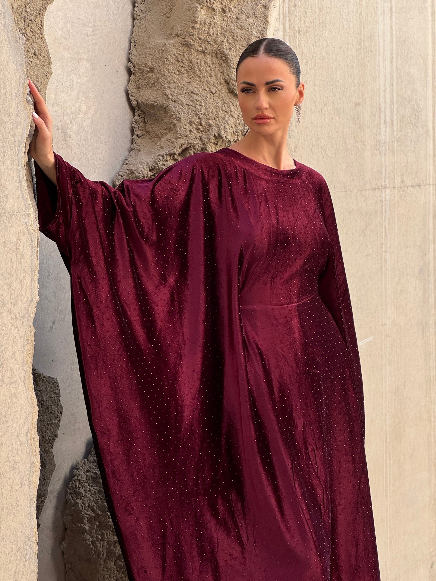 Crystals velvet kaftan in maroon - ROXO