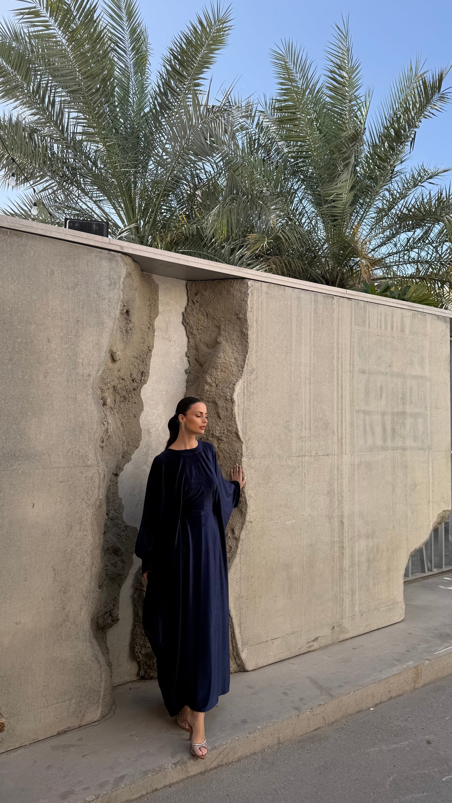 Crystals velvet kaftan in navy - ROXO