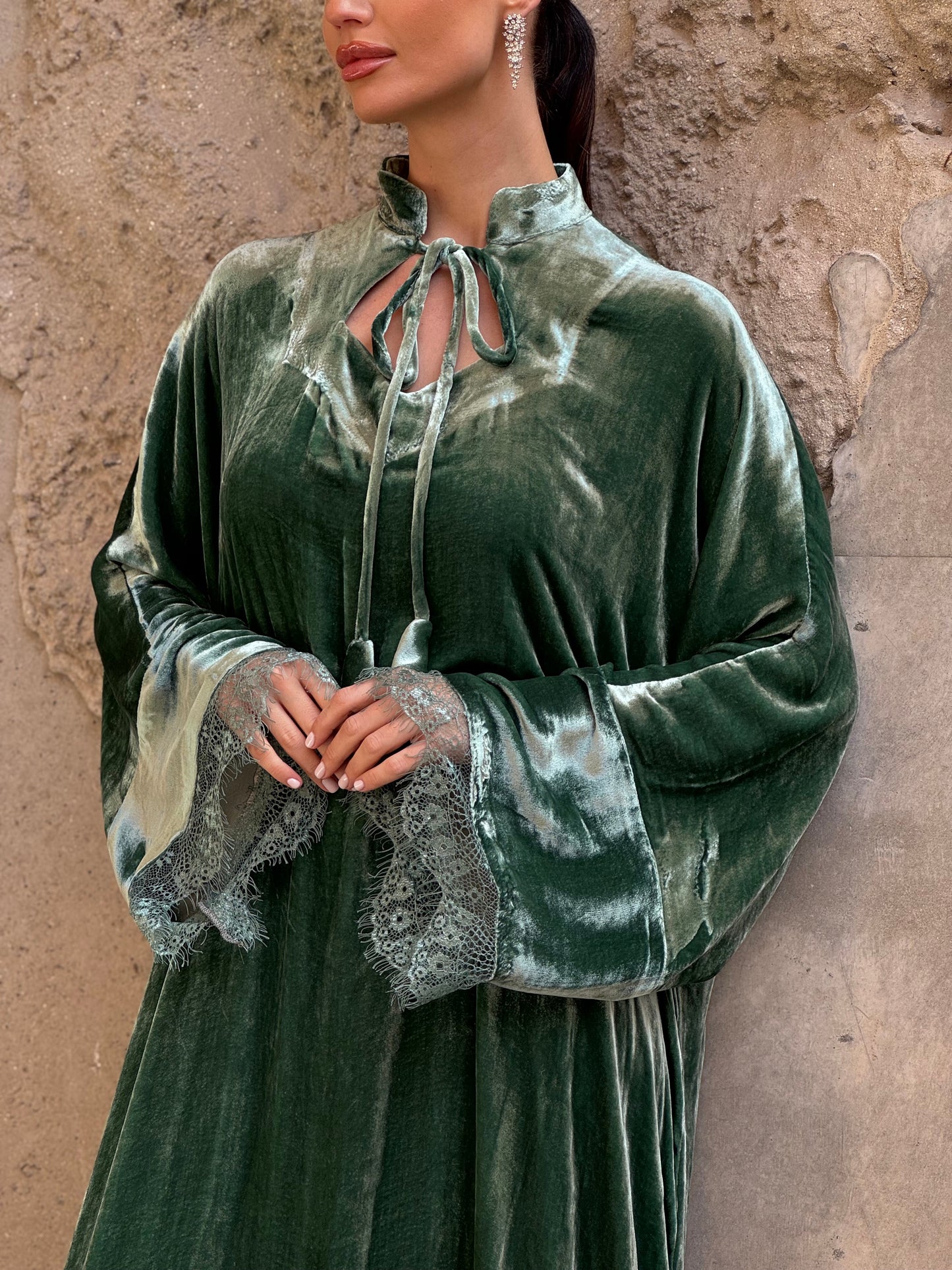 Dantel French Silk velvet kaftan in pistachio color - ROXO