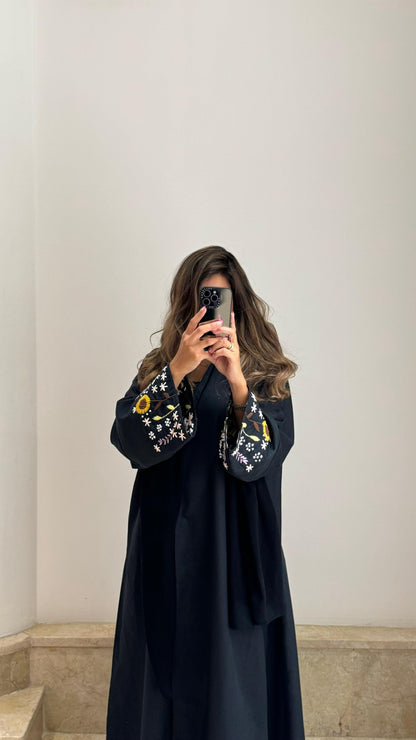 Demure Abaya in black 🌻🪻🌷 - ROXO