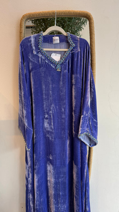 Jewel velvet kaftan in blue - ROXO