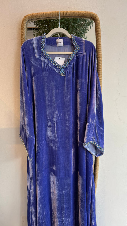 Jewel velvet kaftan in blue - ROXO