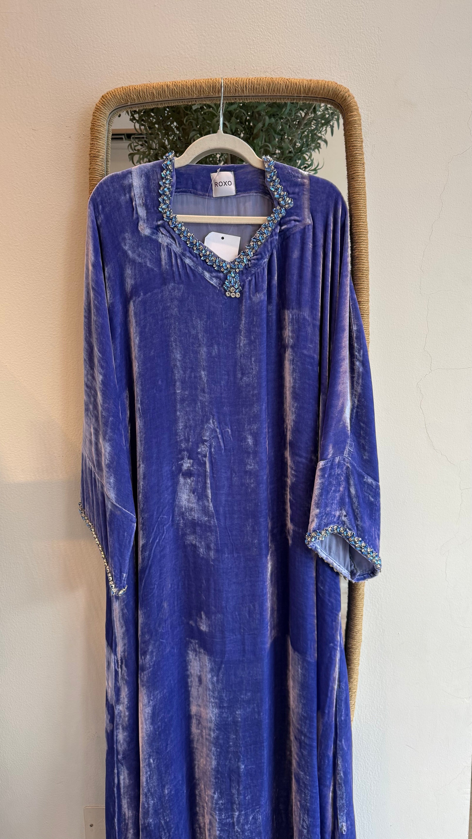 Jewel velvet kaftan in blue - ROXO
