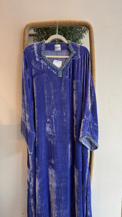 Jewel velvet kaftan in blue - ROXO
