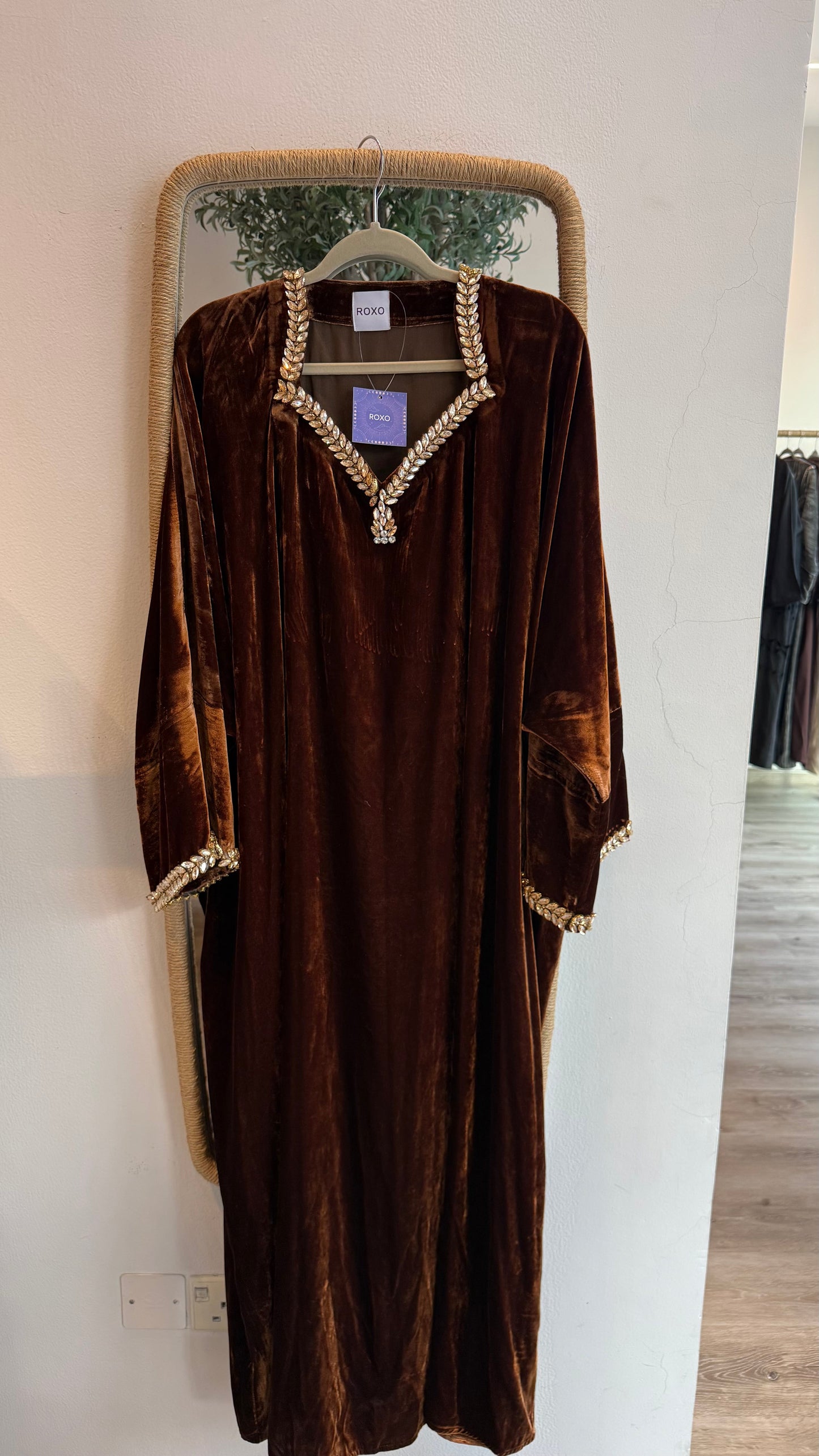 Jewel velvet kaftan in brown - ROXO