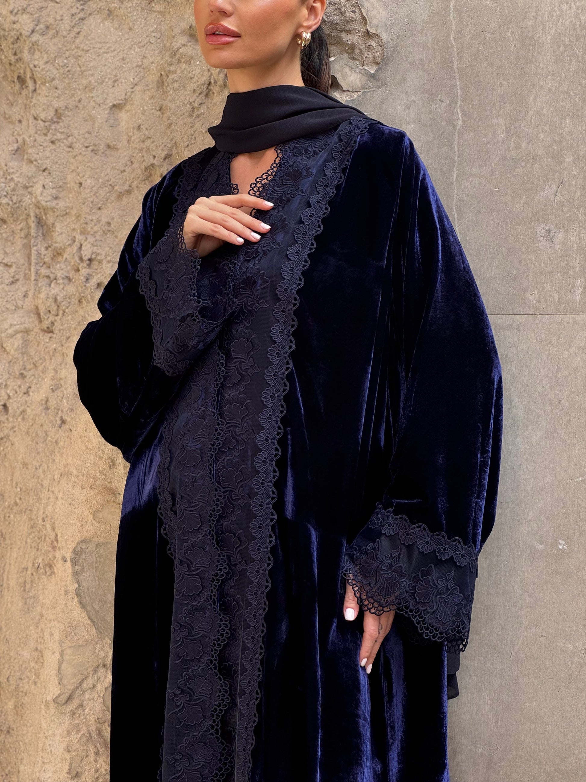 Navy Modern Dantel French Velvet Abaya - ROXO
