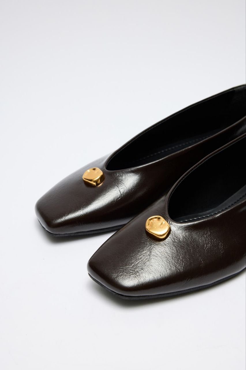 Soft leather ballet flats.