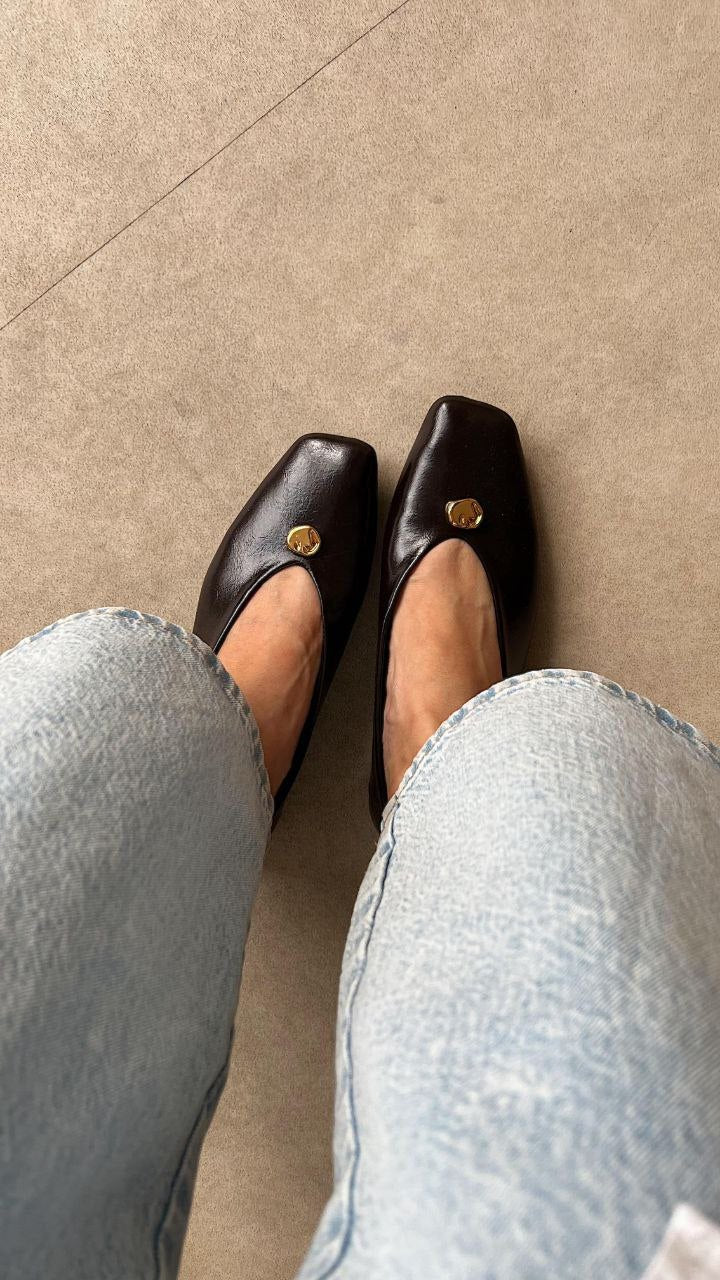 Soft leather ballet flats.