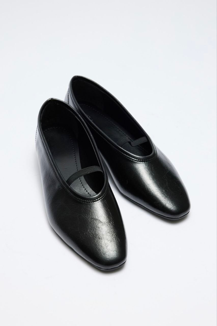 Soft leather kitten heel shoes.