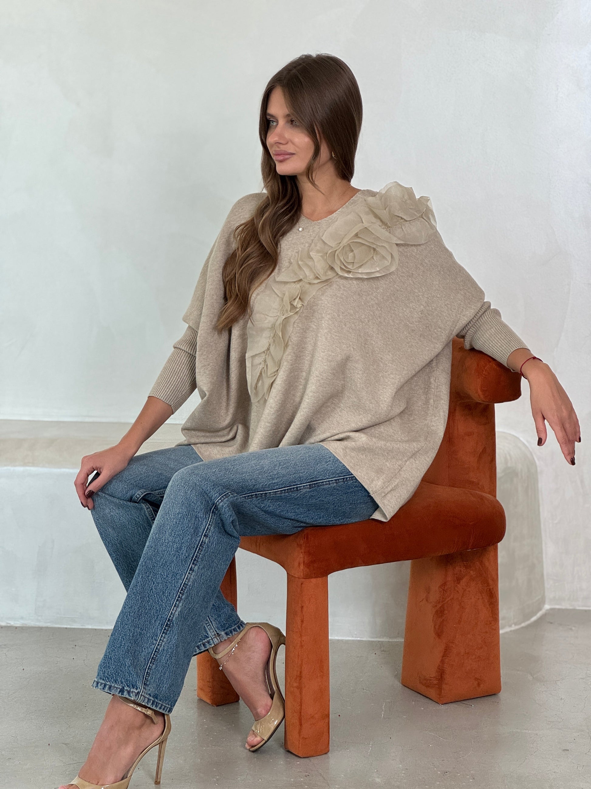 Sweater with flared sleeves and ruffles - ROXO